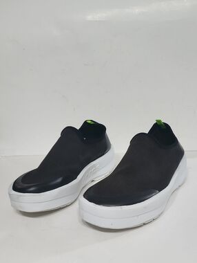 NEW OOFOS women's oomg eezee low shoe in white/black Size 8